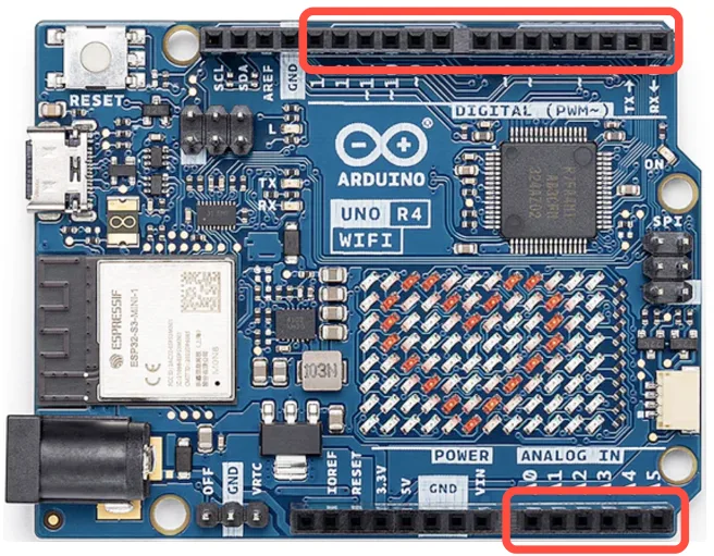 Posizione dei pin GPIO digitali e analogici sulla scheda Arduino UNO R4